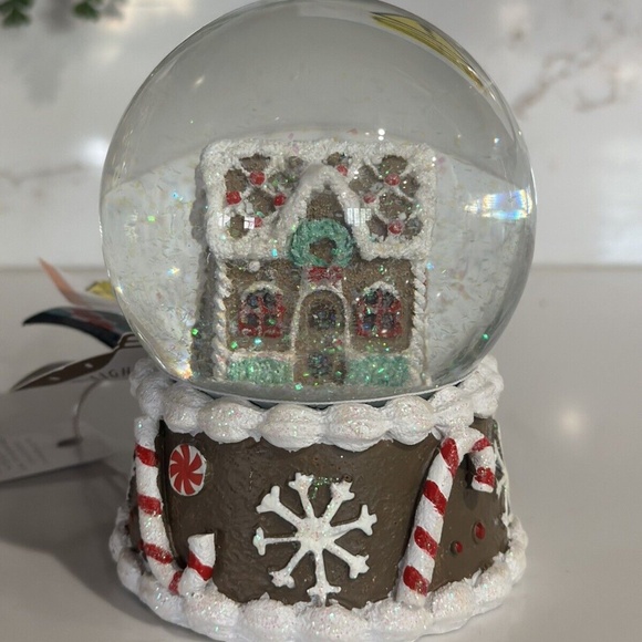 LED Lighted Gingerbread House Snow Globe - Picture 1 of 6